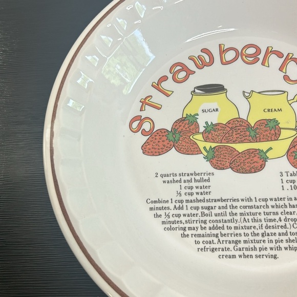 Vintage Strawberry Pie Baking Dish White Ceramic Bakeware Made in Korea - Picture 7 of 15